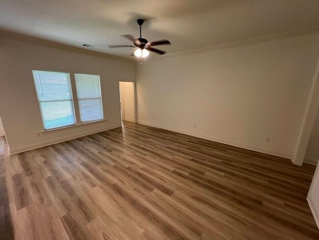 Building Photo - Trendy, 3 bedroom, 2 bath home in coveted Kenilworth Crossing Community near LSU