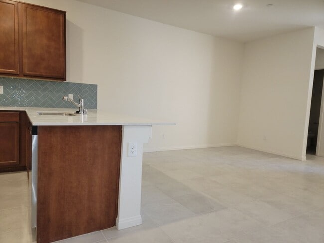 Building Photo - WOW Affordable Townhome in Inspirada