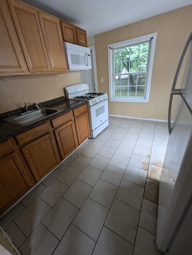 Building Photo - 30 Hilltop Rd