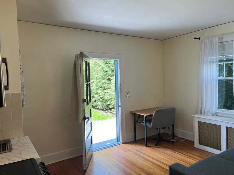 Building Photo - 32 Edgewood Ave
