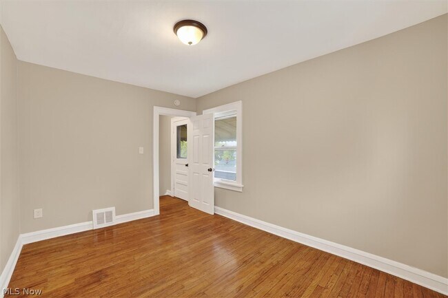 Building Photo - 4874 E 95th St