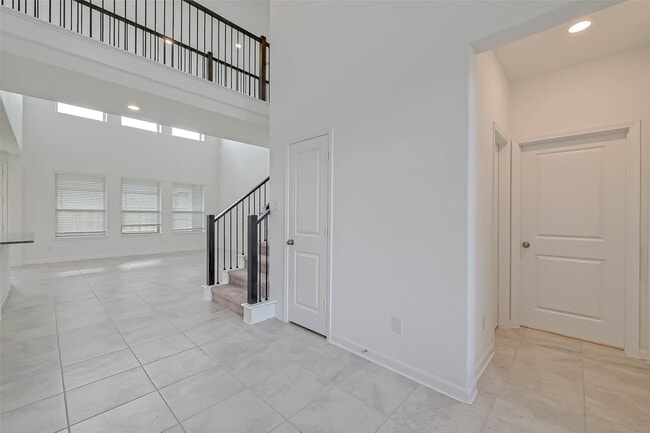 Building Photo - 4936 Sierra Ridge Dr