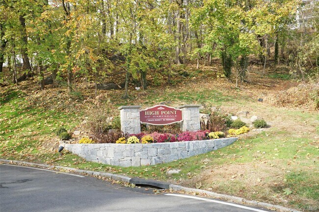 Building Photo - 200 High Point Dr