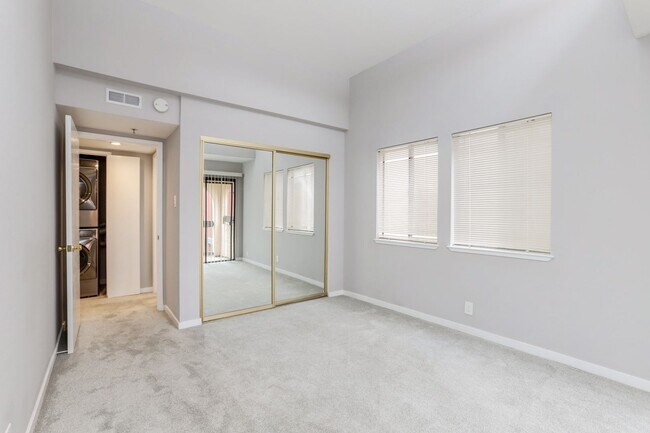 Building Photo - 2 Bed / 2.5 Bath pet friendly condo near downtown San Carlos with two parking spaces. YouTube tour!