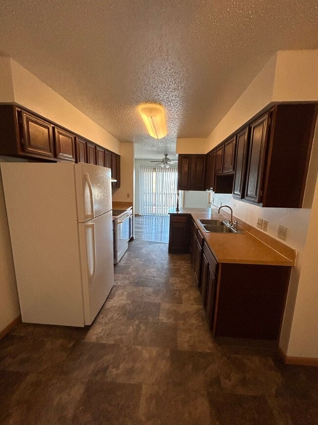 Building Photo - Lovely, Updated Townhome for Rent
