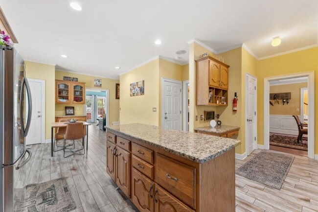 Building Photo - 4101 Lakeland Hills Dr