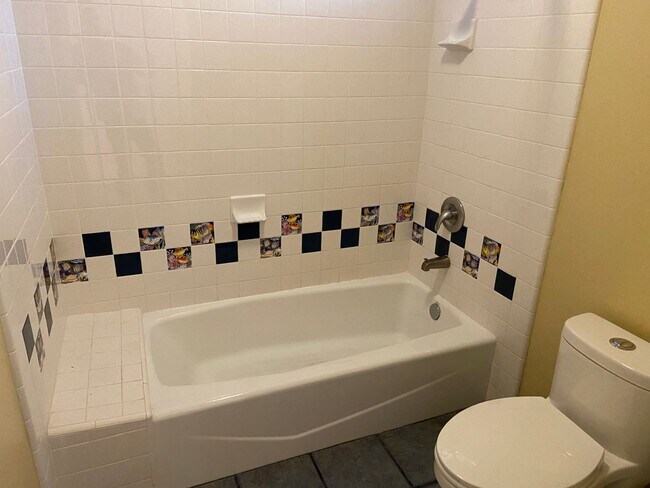 Building Photo - Beautiful, Updated 4 Bed, 3 Bath in the Heart of Clairemont with Canyon Views!!