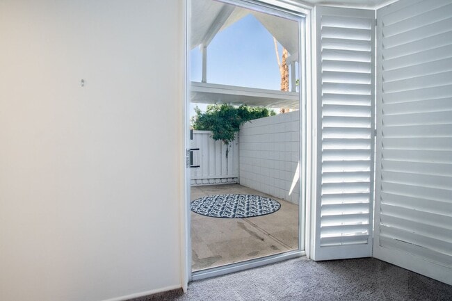 Building Photo - Mid-Century in Rancho Mirage!