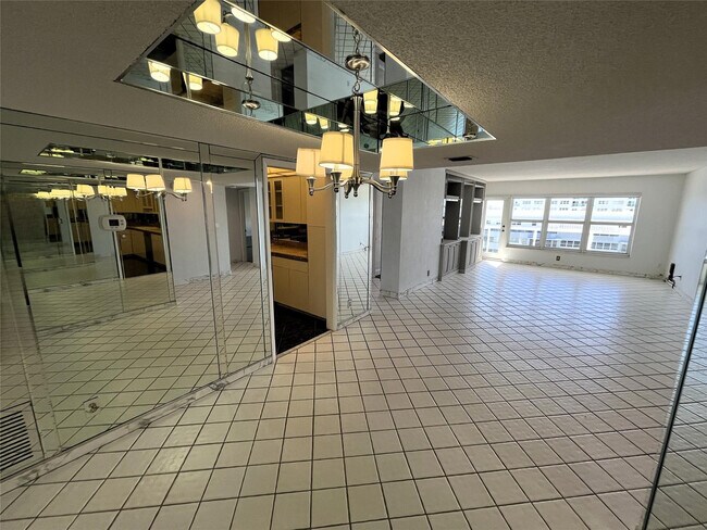 Building Photo - 3500 Galt Ocean Dr