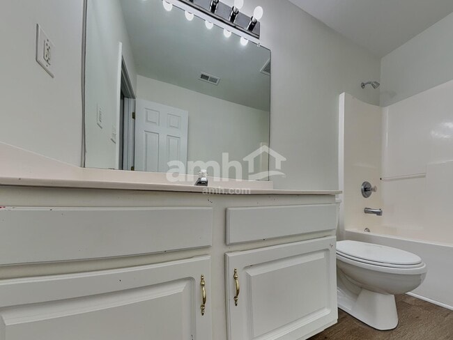 Building Photo - 4513 Sedgewood Ln