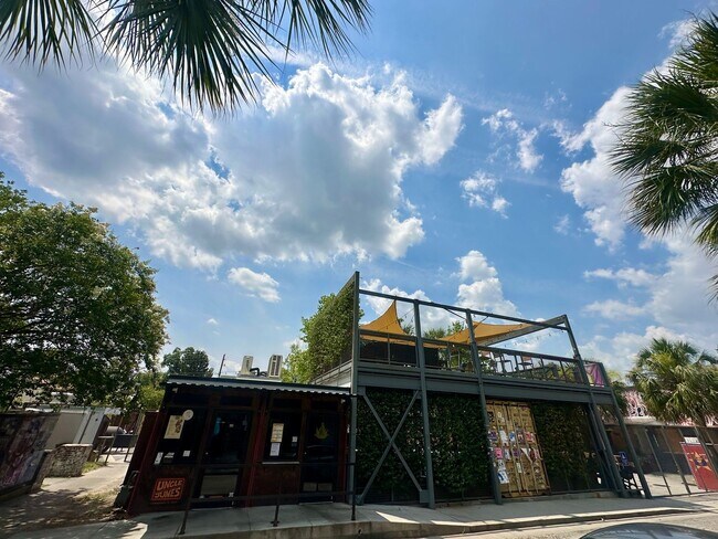 Building Photo - 2 Bed | 1.5 Bath | Starland
