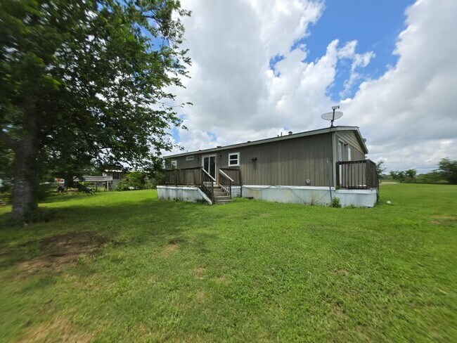 Building Photo - 220 Co Rd 145