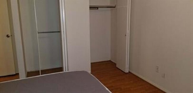 Building Photo - 9083 Meadow Heights Rd