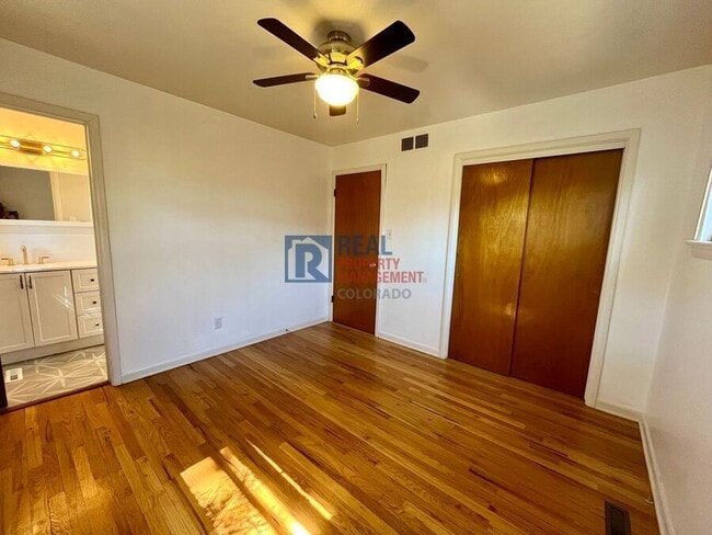 Building Photo - 919 Panorama Dr