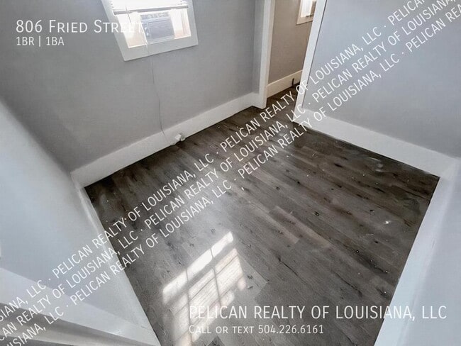 Building Photo - 806 Fried St