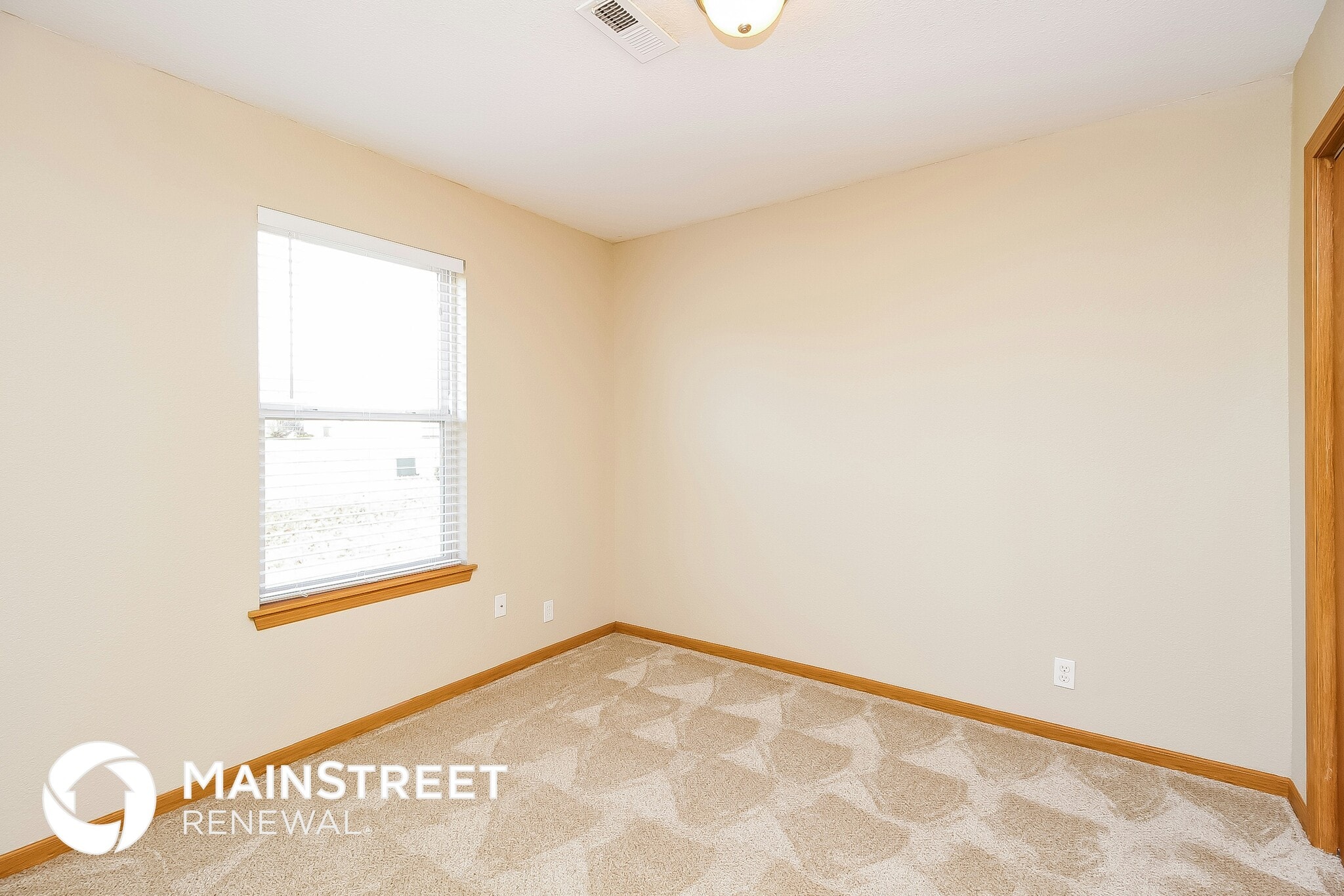 Building Photo - 211 Golfview Dr