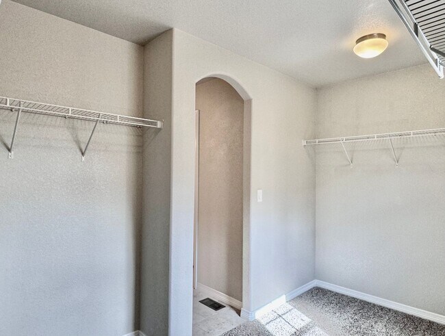 Building Photo - Beautifully Maintained Woodmoor Home Featu...