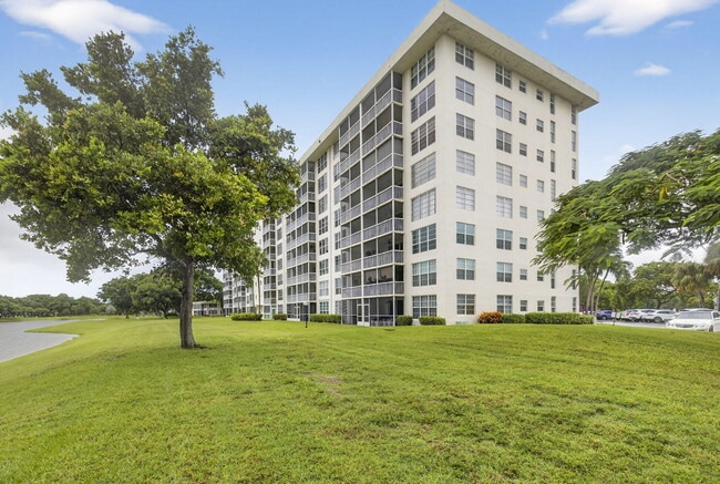Building Photo - 3091 N Course Dr