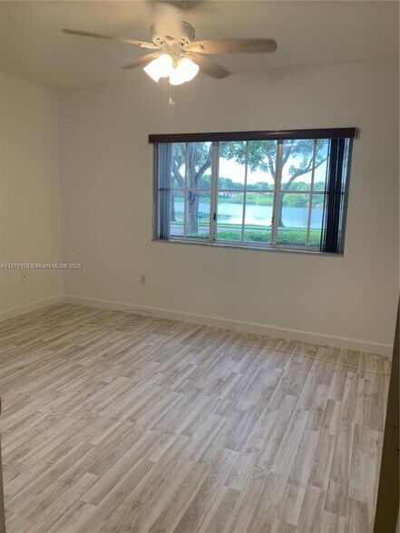 Building Photo - 2557 Centergate Dr