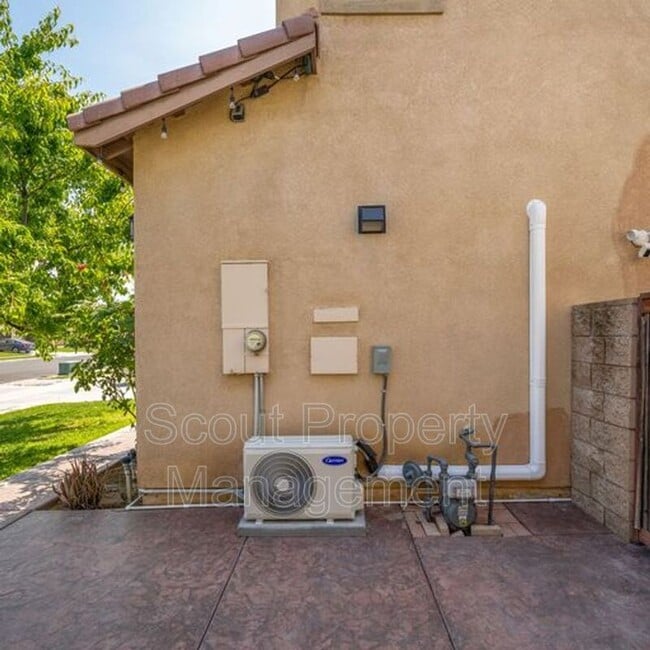 Building Photo - 4643 Cove St