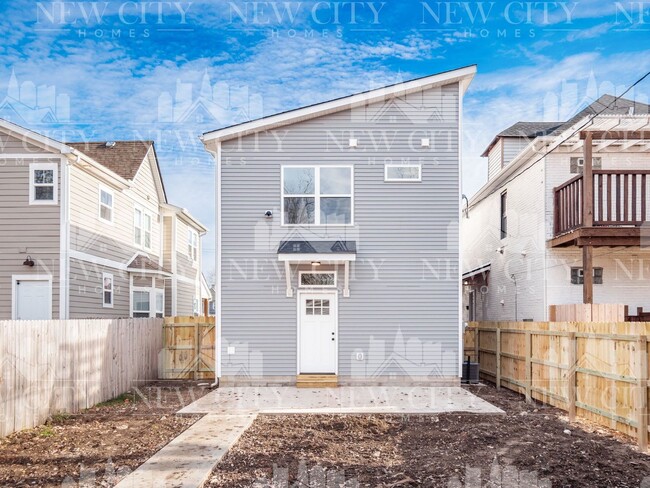 Building Photo - NEWLY BUILT 3 BEDROOM! READY FOR IMMEDIATE...