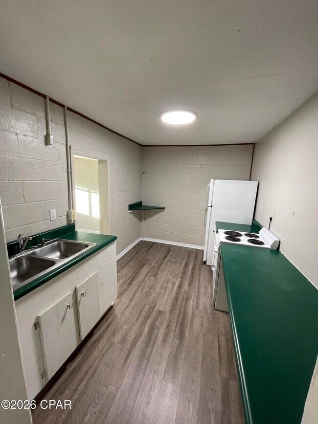 Building Photo - 1113 McKenzie Ave