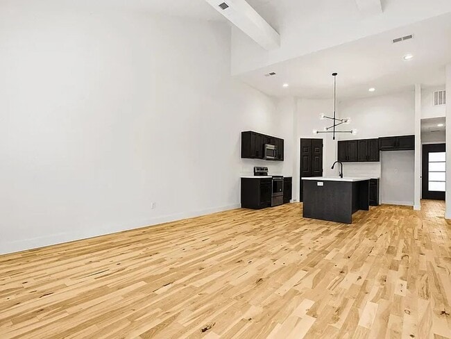 Building Photo - 100-102 Amberwood Ct