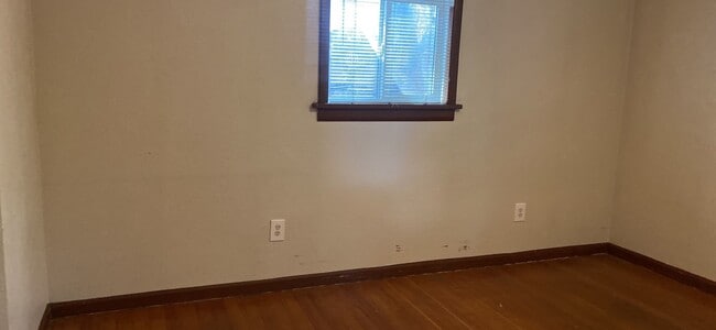 Building Photo - 630 SE Steptoe St