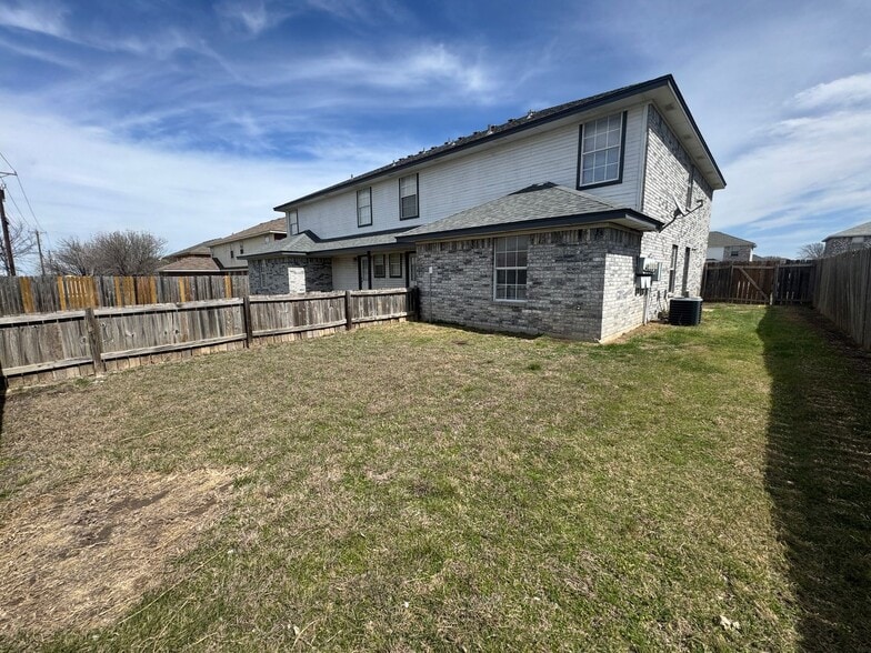 Building Photo - 4505 Deek Dr