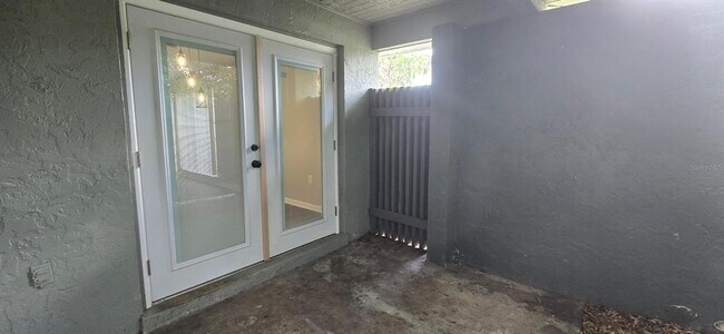 Building Photo - 4050 SE 22nd Ave