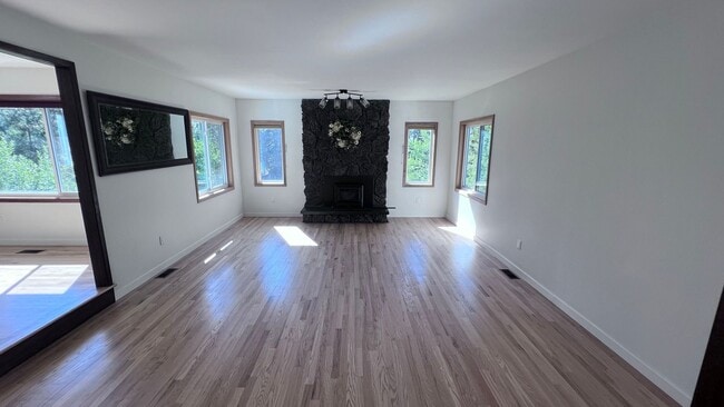 Building Photo - Peaceful Country Setting – Beautiful 5-Bed...