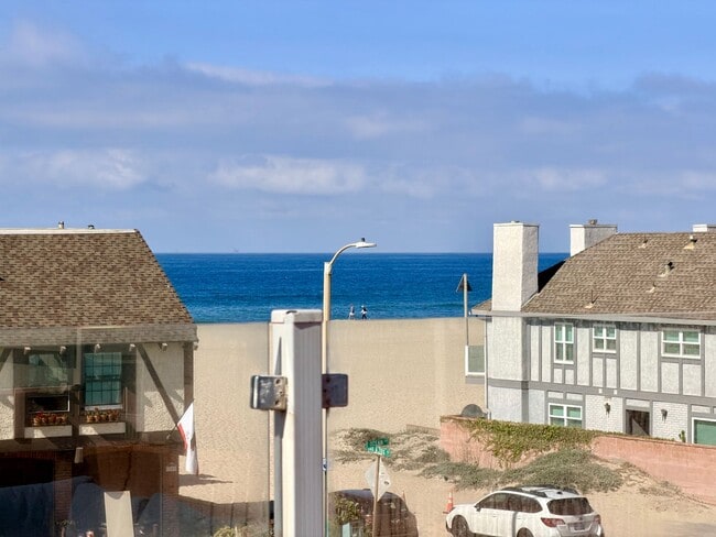 Building Photo - 3953 Sunset Ln