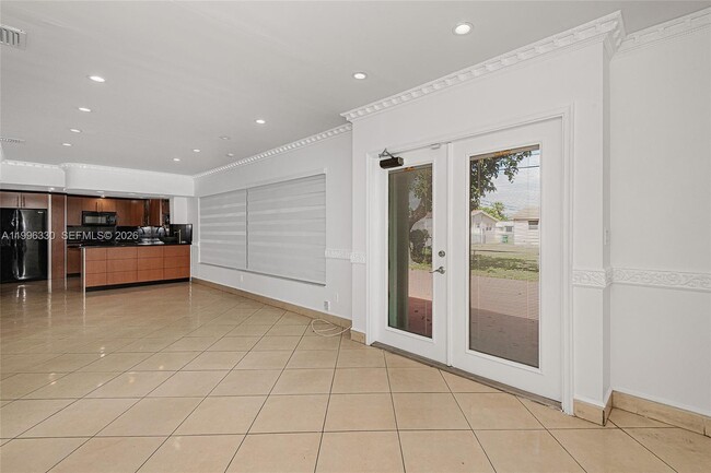 Building Photo - 2545 NE 207th St