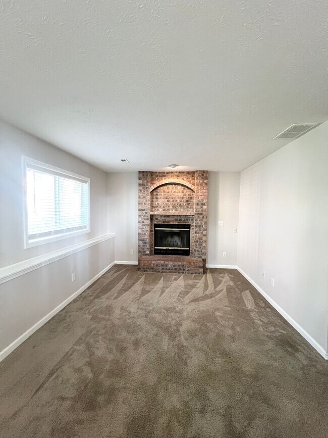 Building Photo - Suncrest Rental – Stunning 4-Bedroom Home Near Long Lake