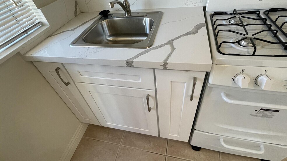 Building Photo - 5138 W 141st St