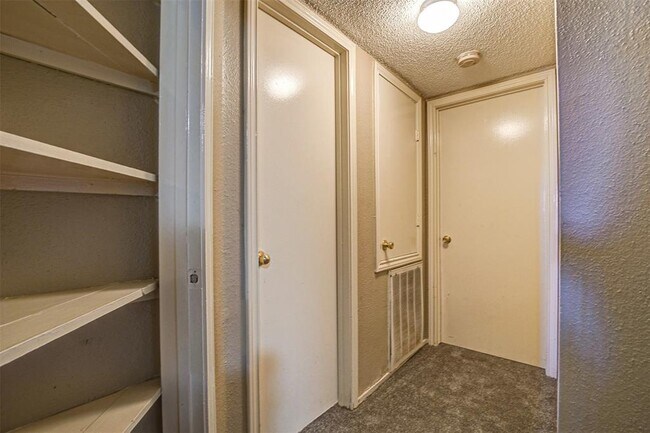 Building Photo - 1323 Brenda Ln