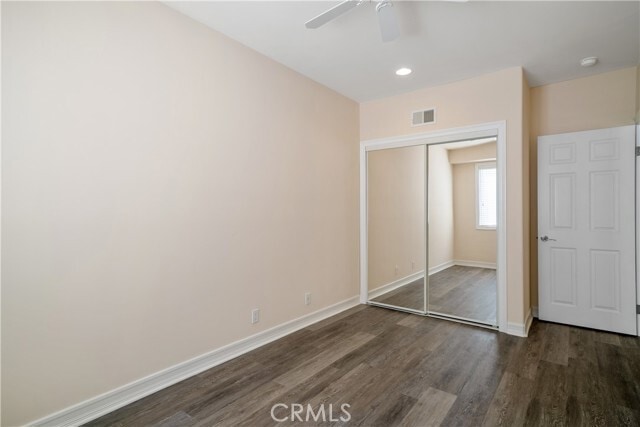 Building Photo - 5562 W 190th St