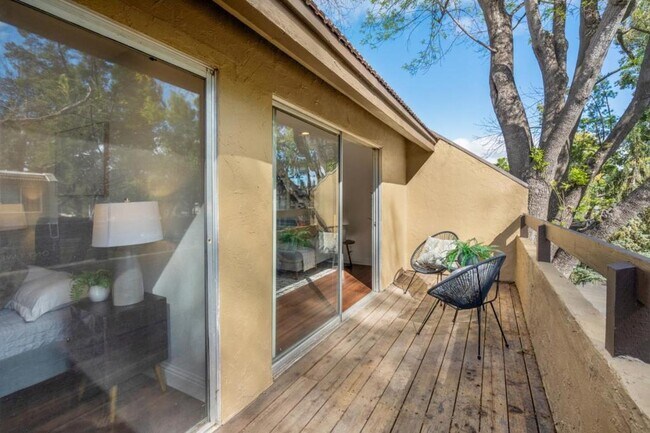 Building Photo - 280 Tradewinds Dr