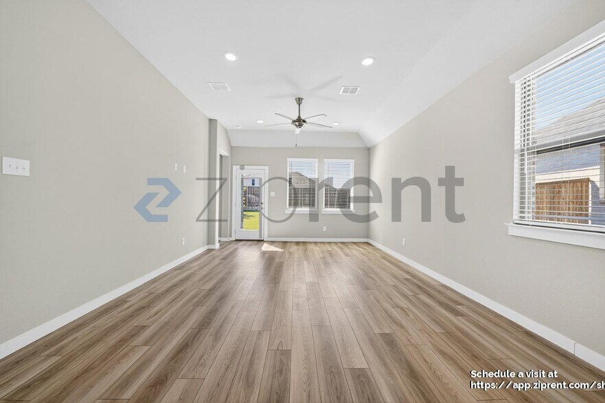 Building Photo - 413 Honeyhill Dr