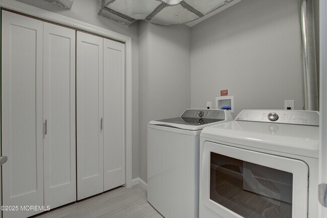 Building Photo - 272 Willow Ave