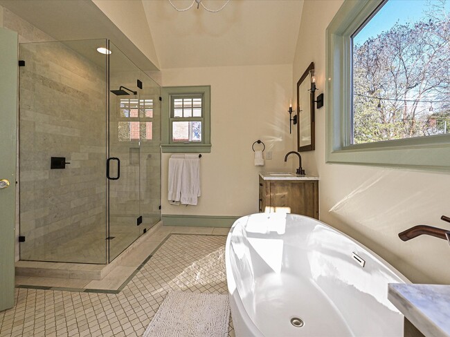 Building Photo - 2331 Chesterfield Ave