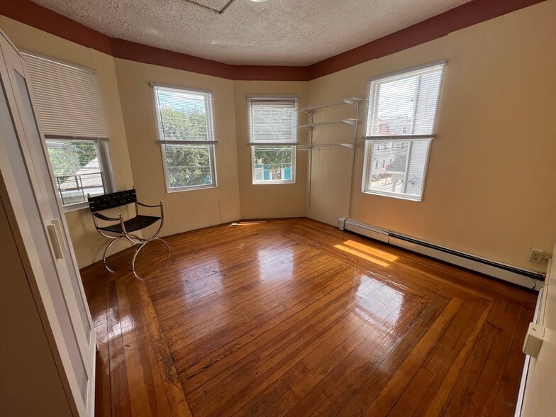 Building Photo - 85 Vinton St