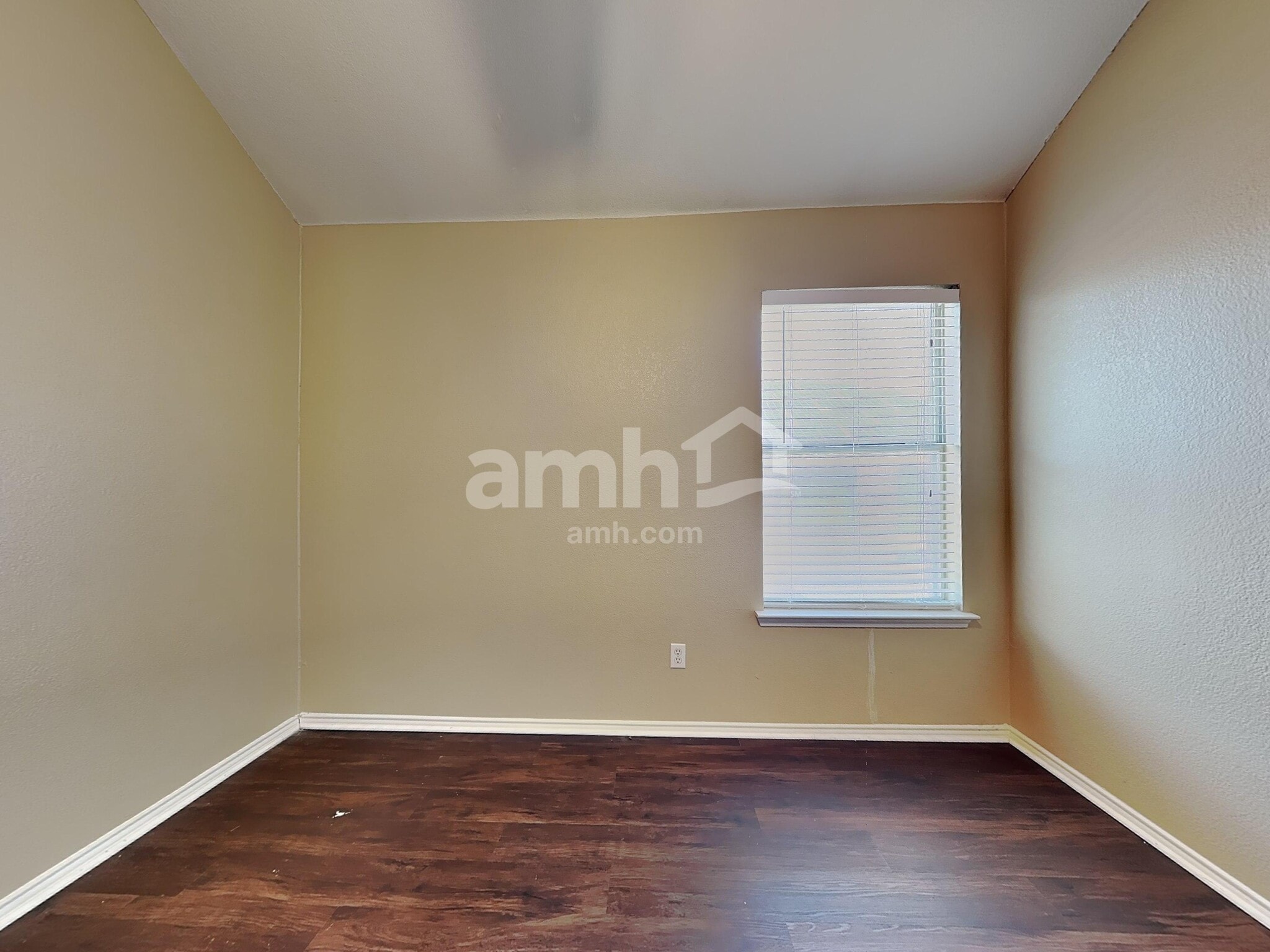 Building Photo - 1606 Windcastle Dr