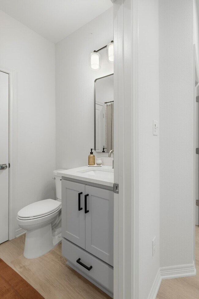 Building Photo - 240 Richards St