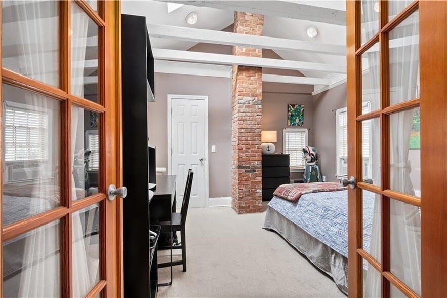 Building Photo - 22 Stockholm St