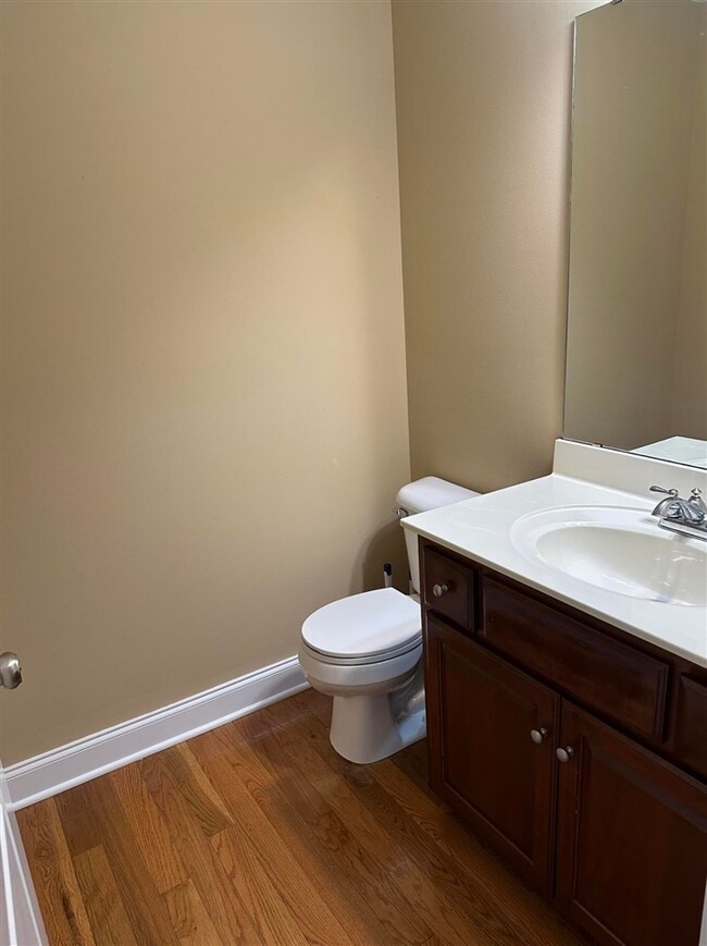 Building Photo - 226 Spg Crk Ave