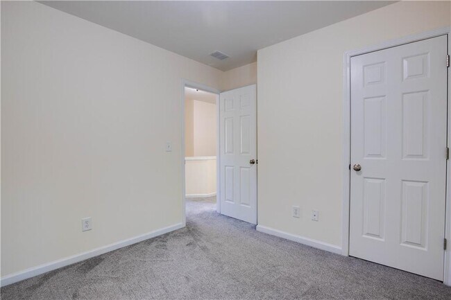 Building Photo - 2565 Vistoria Dr