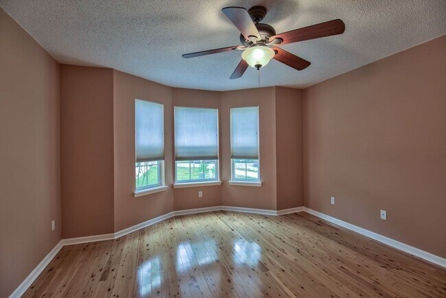 Building Photo - Beautiful 3x2 Home