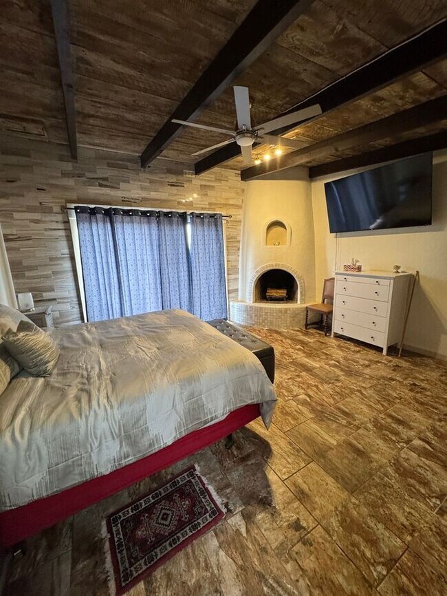 Building Photo - 4030 E Camino de la Bajada