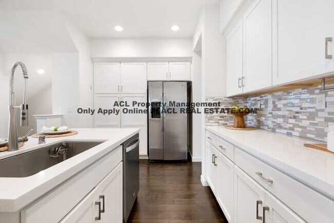 Building Photo - Modern 3BR/3BA Home in Bayshores | 1,542 Sq Ft | Prime Location